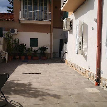 Casa Viola Elegante E Sul Mare Di Mondello Apartment Palermo Bagian luar foto