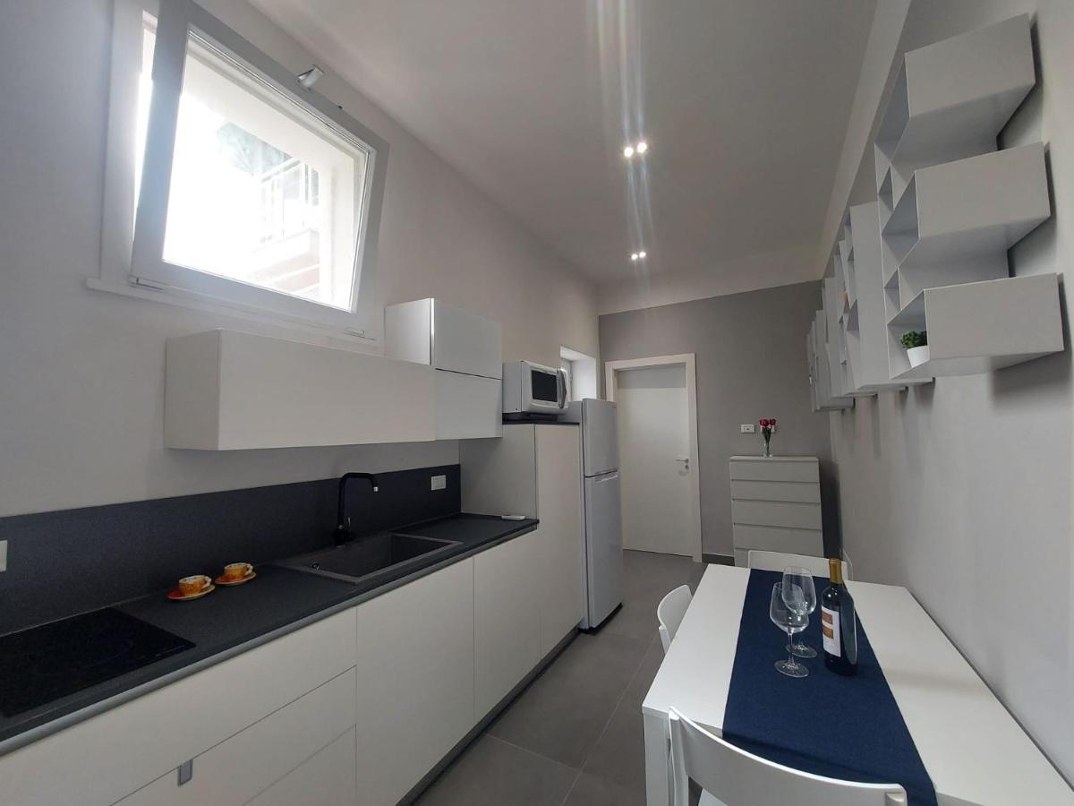 Casa Viola Elegante E Sul Mare Di Mondello Apartment Palermo Bagian luar foto