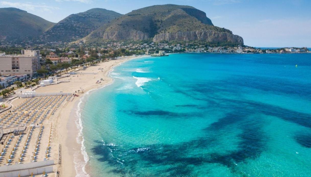 Casa Viola Elegante E Sul Mare Di Mondello Apartment Palermo Bagian luar foto